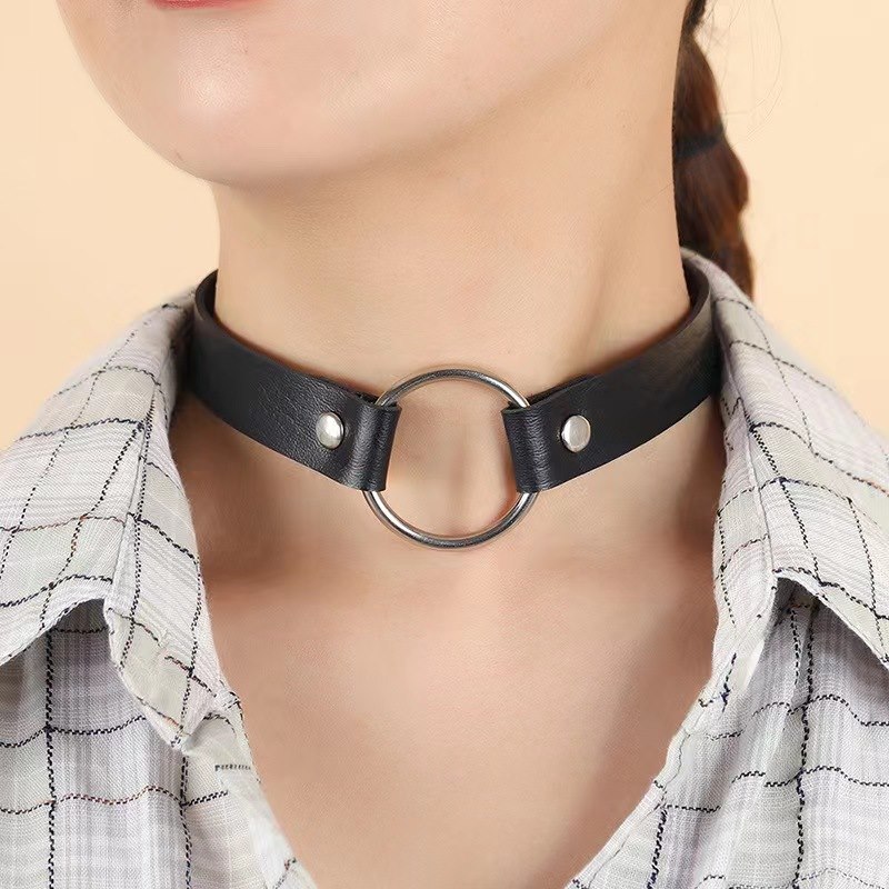 CHOKER WITH METAL RING